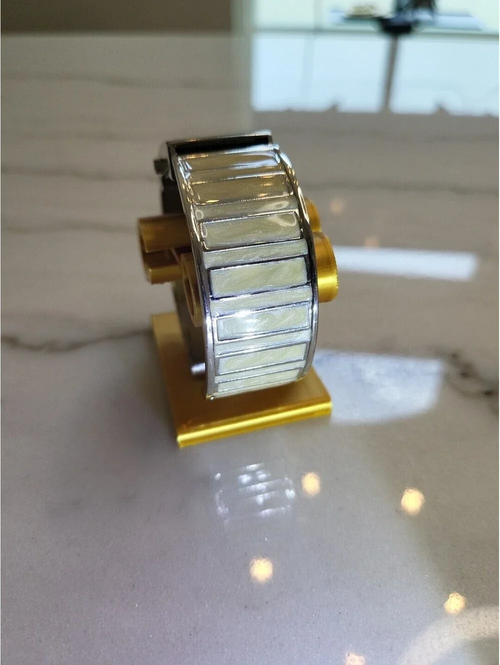 Vtg Avenue Women’s Watch Silver Tone Cuff  Bracelet Watch New Battery Works EUC
